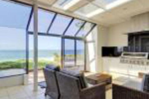 Whispering Sands 10 Sandy Point Road Luxury Waterfront Home With Aircon WIFI & Foxtel - Tweed Heads Accommodation 0