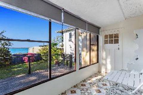 1 Bedroom House Government Road No. 102 PET FRIENDLY - Tweed Heads Accommodation 3