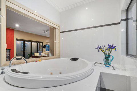 About Time Retreats Studio Seven - Tweed Heads Accommodation 2