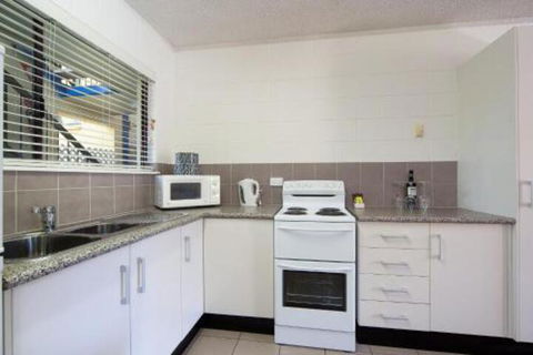 Budget Apartment Trinity Beach - Tweed Heads Accommodation 1
