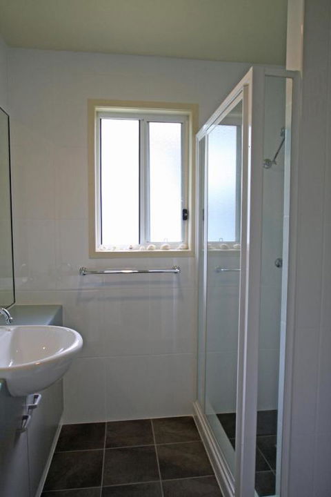 Berrara Lagoon Front Chalet - Tweed Heads Accommodation 6