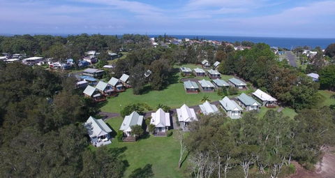 Berrara Lagoon Front Chalet - Tweed Heads Accommodation 5