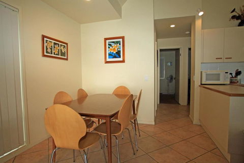Berrara Lagoon Front Chalet - Tweed Heads Accommodation 3
