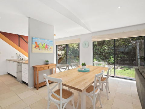 Avoca Beach Living 84 Avoca Drive Avoca Beach - Tweed Heads Accommodation 6
