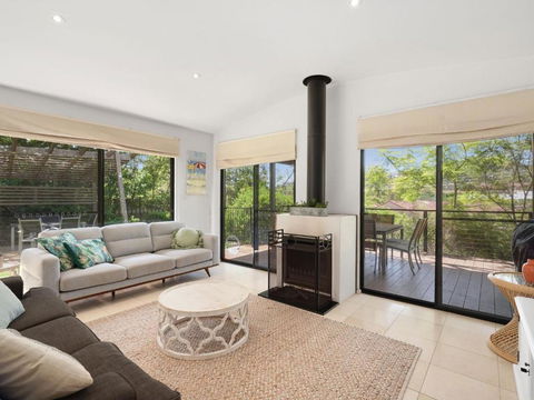 Avoca Beach Living 84 Avoca Drive Avoca Beach - Tweed Heads Accommodation 3