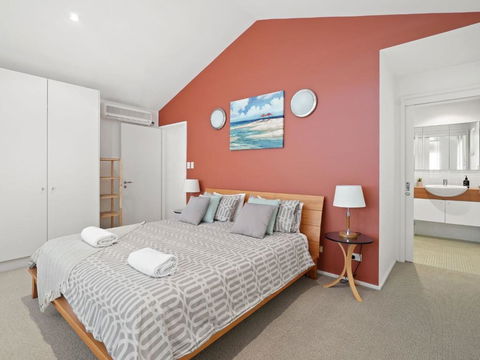 Avoca Beach Living 84 Avoca Drive Avoca Beach - Tweed Heads Accommodation 1