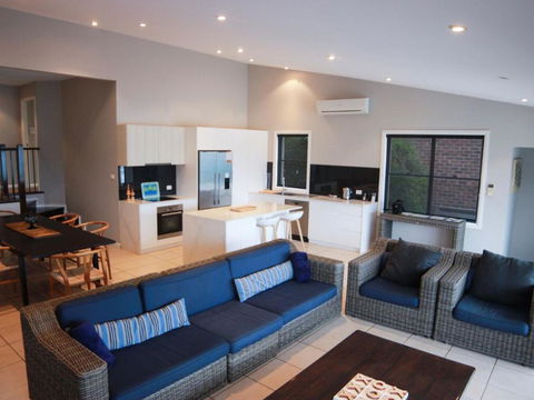 Absolutely Avoca 114a Avoca Drive Avoca Beach - Tweed Heads Accommodation 3