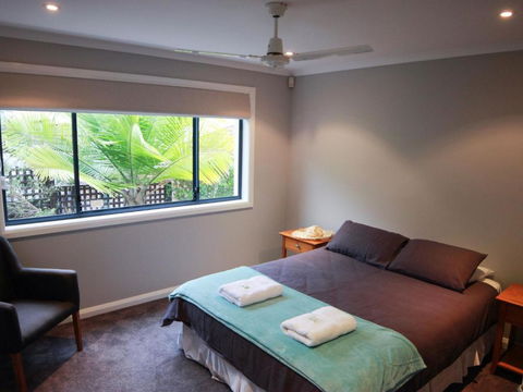 Absolutely Avoca 114a Avoca Drive Avoca Beach - Tweed Heads Accommodation 6