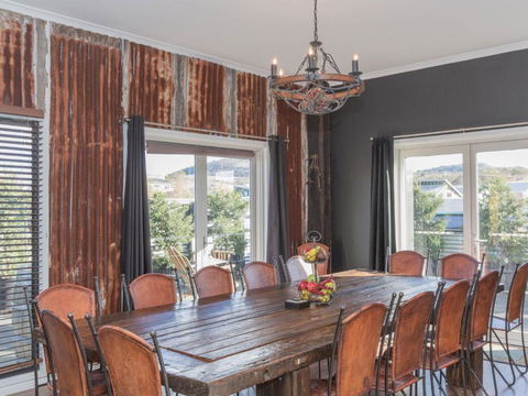 Oak & Barrel / 7 Twynam Street - Tweed Heads Accommodation 5