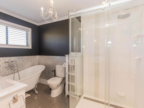 Oak & Barrel / 7 Twynam Street - Tweed Heads Accommodation 3