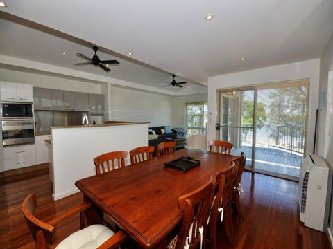 Riverside Views Hawks Nest - Tweed Heads Accommodation 2