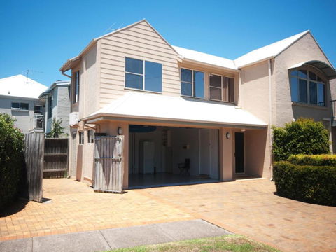 Riverside Views Hawks Nest - Tweed Heads Accommodation 4