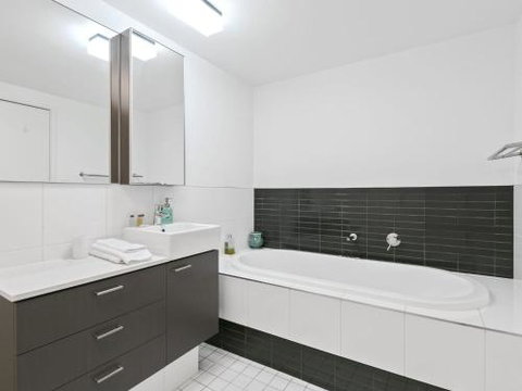 LORNE CHALET APARTMENT 36 Central Location - Tweed Heads Accommodation 2