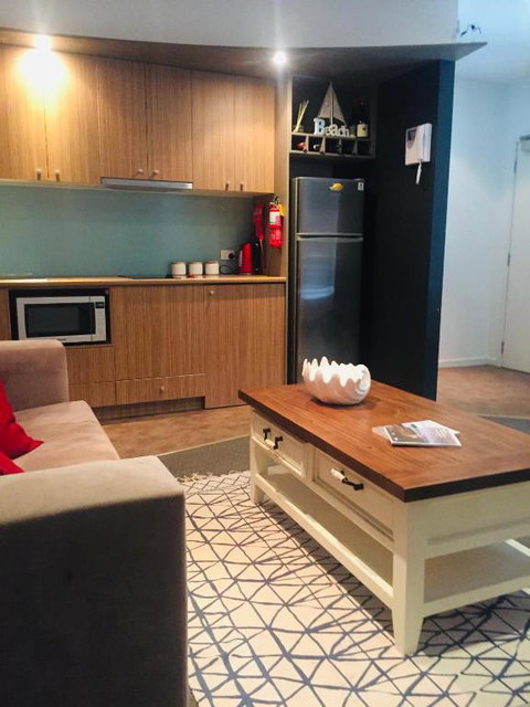 Stylish Island Getaway BEACHFRONT APARTMENT - Tweed Heads Accommodation 2