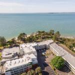 Stylish Island Getaway BEACHFRONT APARTMENT - Tweed Heads Accommodation 0