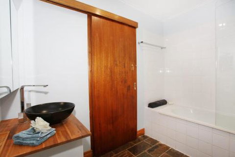 BEACH SHOPS & FABULOUS VACATION HOME! - Tweed Heads Accommodation 0