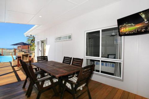 BEACH SHOPS & FABULOUS VACATION HOME! - Tweed Heads Accommodation 1