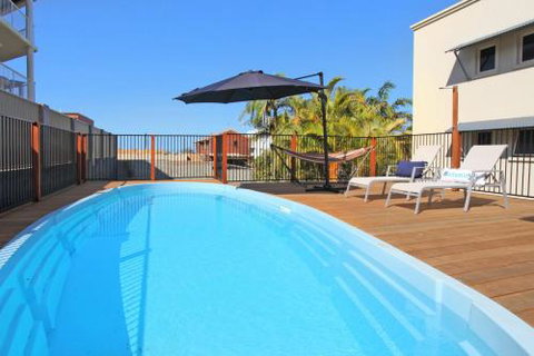 BEACH SHOPS & FABULOUS VACATION HOME! - Tweed Heads Accommodation 6