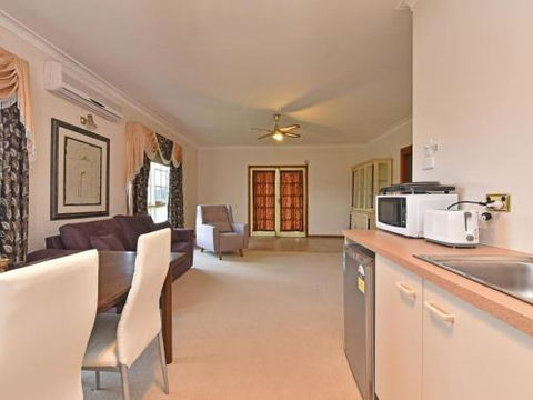 Wine Country Homestead 1br Studio - Tweed Heads Accommodation 1