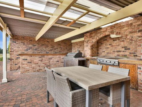 Wine Country Homestead Estate - Tweed Heads Accommodation 1