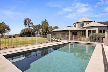 The Track House - Tweed Heads Accommodation 5