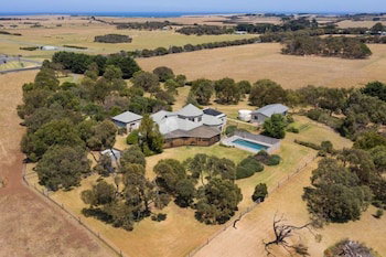 The Track House - Tweed Heads Accommodation 0