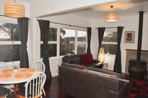 NEW Winston Cottage Leura Views & Location - Tweed Heads Accommodation 1