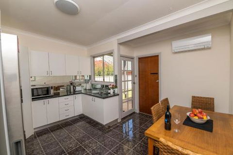 Edward Cottage ?Heritage Central Comfortable. - Tweed Heads Accommodation 5