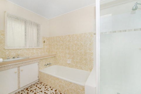 Large Family Waterfront Home With Room For A Boat Welsby Pde Bongaree - Tweed Heads Accommodation 5