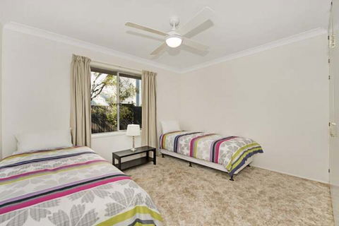 Large Family Waterfront Home With Room For A Boat Welsby Pde Bongaree - Tweed Heads Accommodation 7