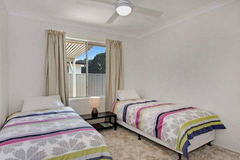 Large Family Waterfront Home With Room For A Boat Welsby Pde Bongaree - Tweed Heads Accommodation 6