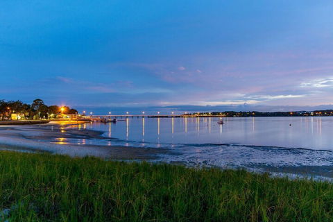 Large Family Waterfront Home With Room For A Boat Welsby Pde Bongaree - Tweed Heads Accommodation 3