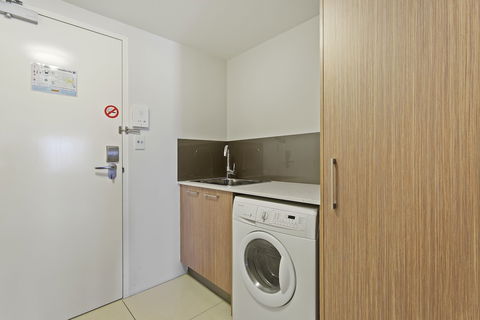 CBD Luxury Accommodation - Tweed Heads Accommodation 3