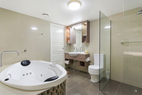 CBD Luxury Accommodation - Tweed Heads Accommodation 5