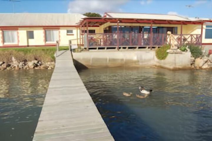 Meningie East SA Tweed Heads Accommodation