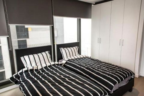 Modern 639 Lonsdale APT - Tweed Heads Accommodation 0