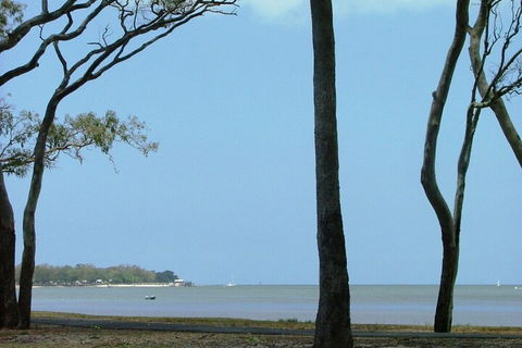 Immaculate First Floor Waterfront Unit Welsby Pde Bongaree - Tweed Heads Accommodation 5
