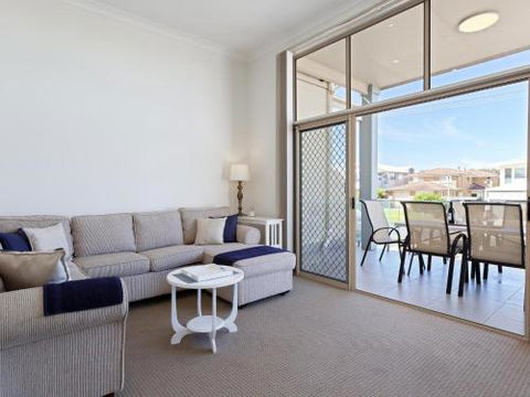 Walk On Birubi 1 / 40 Ocean Ave Pet Friendly WIFI Boat Parking & Water Views - Tweed Heads Accommodation 6