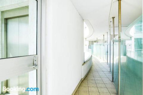 Bayline Beachfront Apartment No 4 - Tweed Heads Accommodation 1
