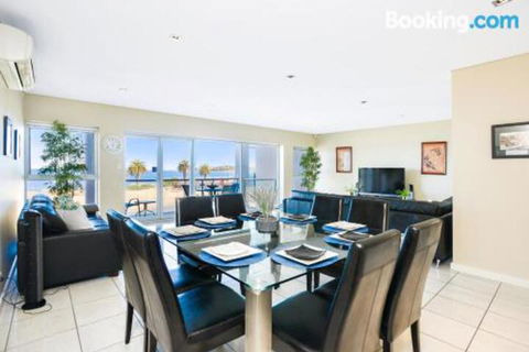 Bayline Beachfront Apartment No 4 - Tweed Heads Accommodation 4