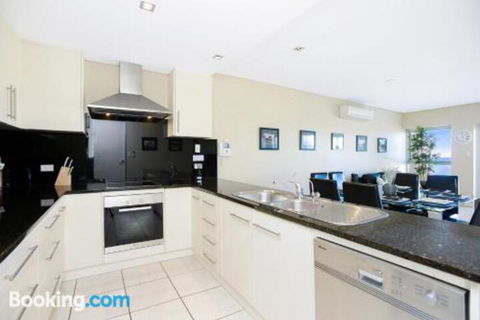 Bayline Beachfront Apartment No 4 - Tweed Heads Accommodation 3