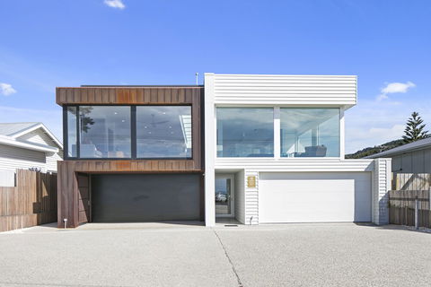 Apollo Bay Beach House - Tweed Heads Accommodation 0