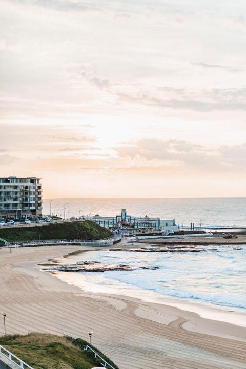 Luxury Beachfront Apartment In Newcastle - Tweed Heads Accommodation 5