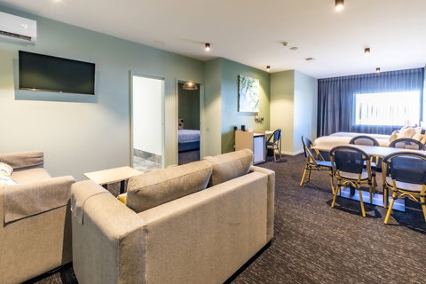 Nightcap At Commercial Hotel - Tweed Heads Accommodation 2