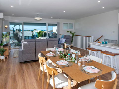 Blue Pelican Pacific Views Walk To Beach - Tweed Heads Accommodation 4