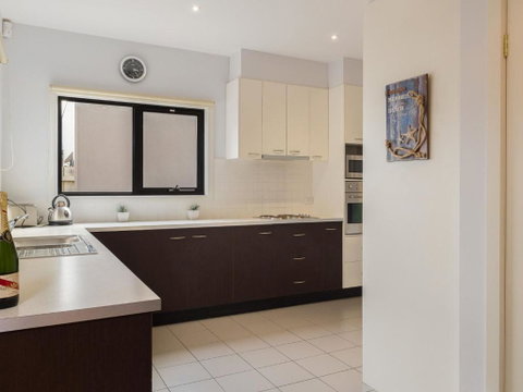 Paradise In Cowes - Tweed Heads Accommodation 4