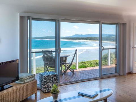90 OCEANS EDGE Gerroa 4pm Check Out Sundays - Tweed Heads Accommodation 0