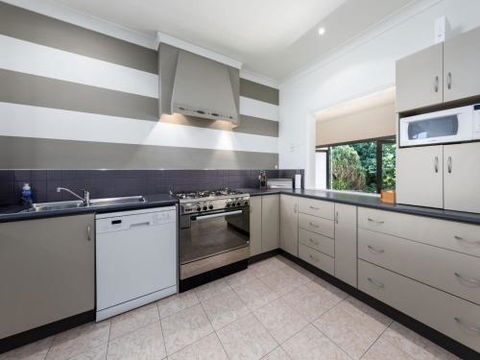THE BEACH HOUSE Gerroa 4pm Check Out Sundays - Tweed Heads Accommodation 5