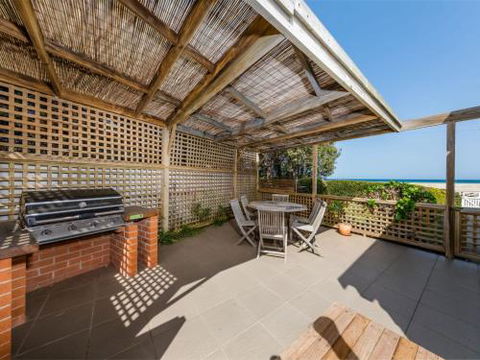 THE BEACH HOUSE Gerroa 4pm Check Out Sundays - Tweed Heads Accommodation 1