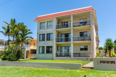 Freshly Renovated Dog Friendly House Walking Distance To Waterfront - Tweed Heads Accommodation 1